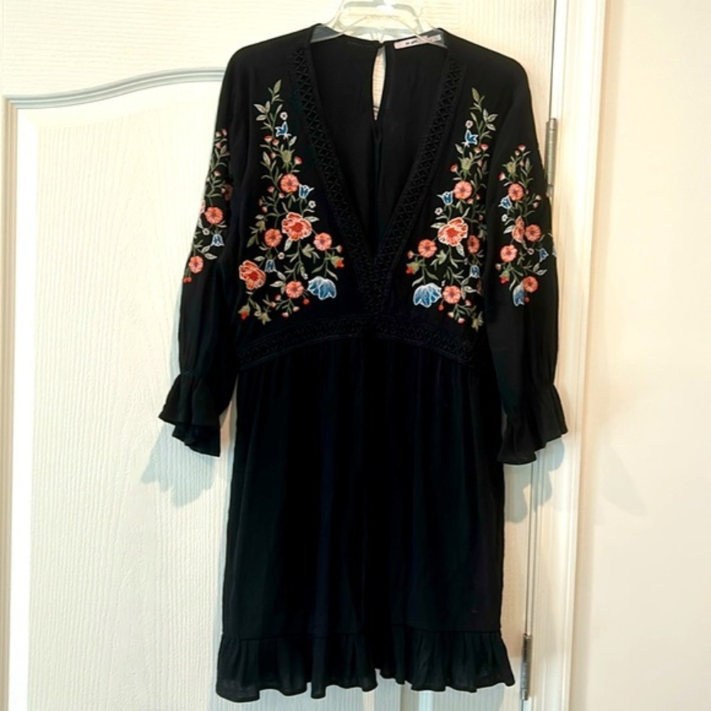 EUC Mi Amore Black Floral Embroidered Mini Dress Fits L